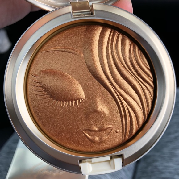 MAC My Mimi Highlighter